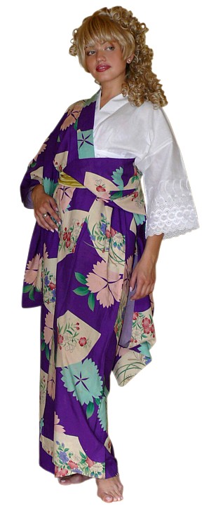 японская традиционная одежда: шелковое кимоно и рубашка-хадаги