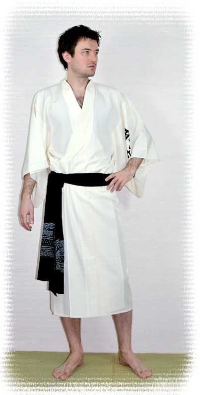 японское мужское кимоно и шелковый пояс хеко оби