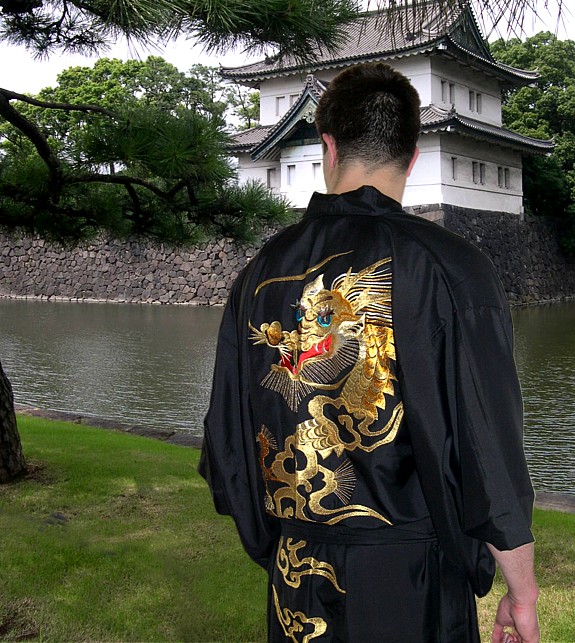 японское шелковое мужское кимоно с вышивкой и подкладкой
