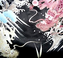 деталь рисунка ткани мужского шелкового халата-кимоно
