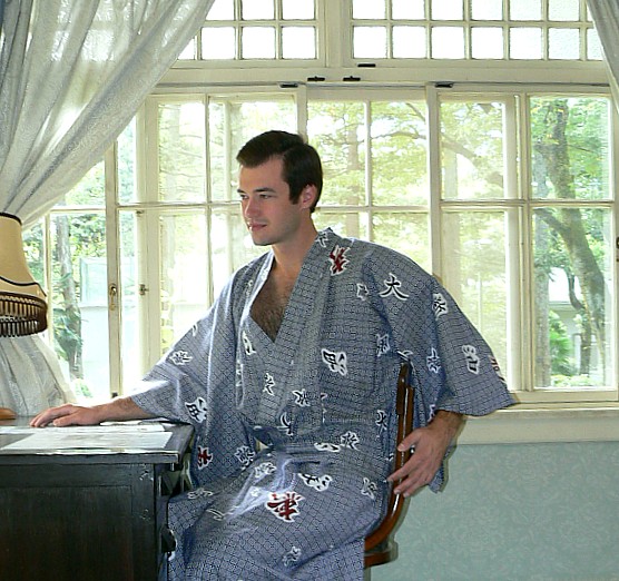 японские мужские кимоно и халаты-кимоно. Мужская одежда для дома из Японии