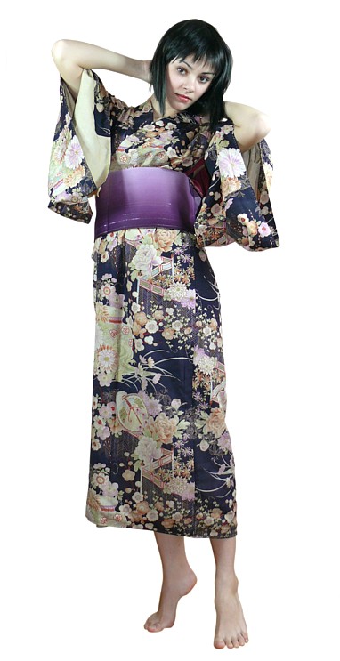 японское страринное шелковое кимоно