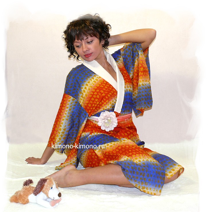 японское винтажное кимоно из шелка