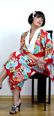 японское традиционное шелковое кимоно