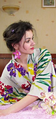 женское традиционное шелковое кимоно