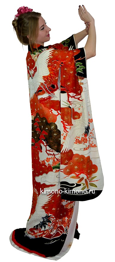 японское старинное кимоно с росписью и вышивкой и фамильным самурайским гербом
