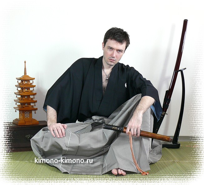 японское традиционное мужское шелковое кимоно