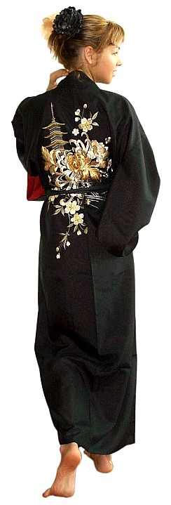 японское кимоно с вышивкой - незабываемый подарок женщине