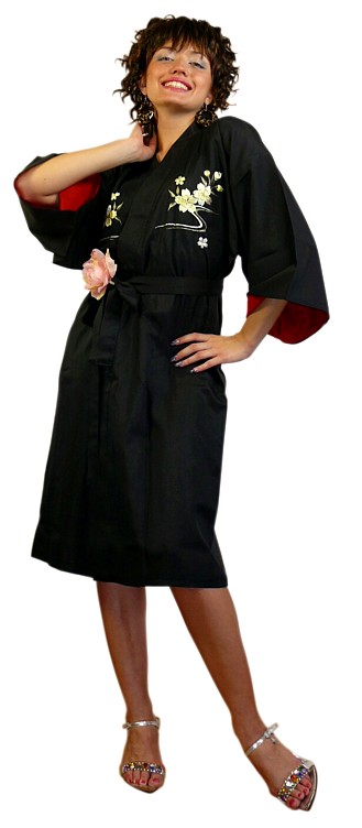 женский халатик в японском стиле с вышивкой и подкладкой