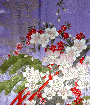пагода и мостик в сцетушем весеннем саду - рисунока на японском кимоно
