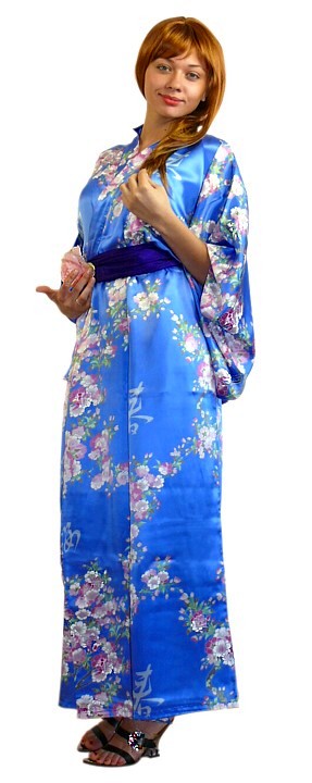 японское шелковое кимоно и пояс оби из шелка