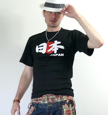 японская футболка с иероглифами