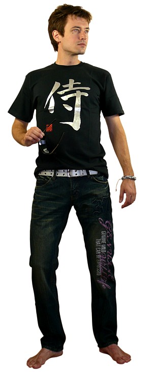 самурай, японский иероглиф на футбоолке